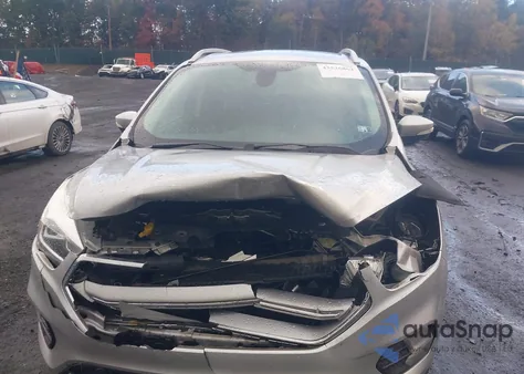 2017 Ford Escape Titanium из США, поврежденный, VIN 1FMCU9J91HUC63472